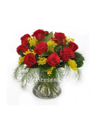 Bouquet roselline rosse e mimosa