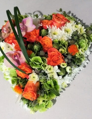 Cuore con fiori estivi